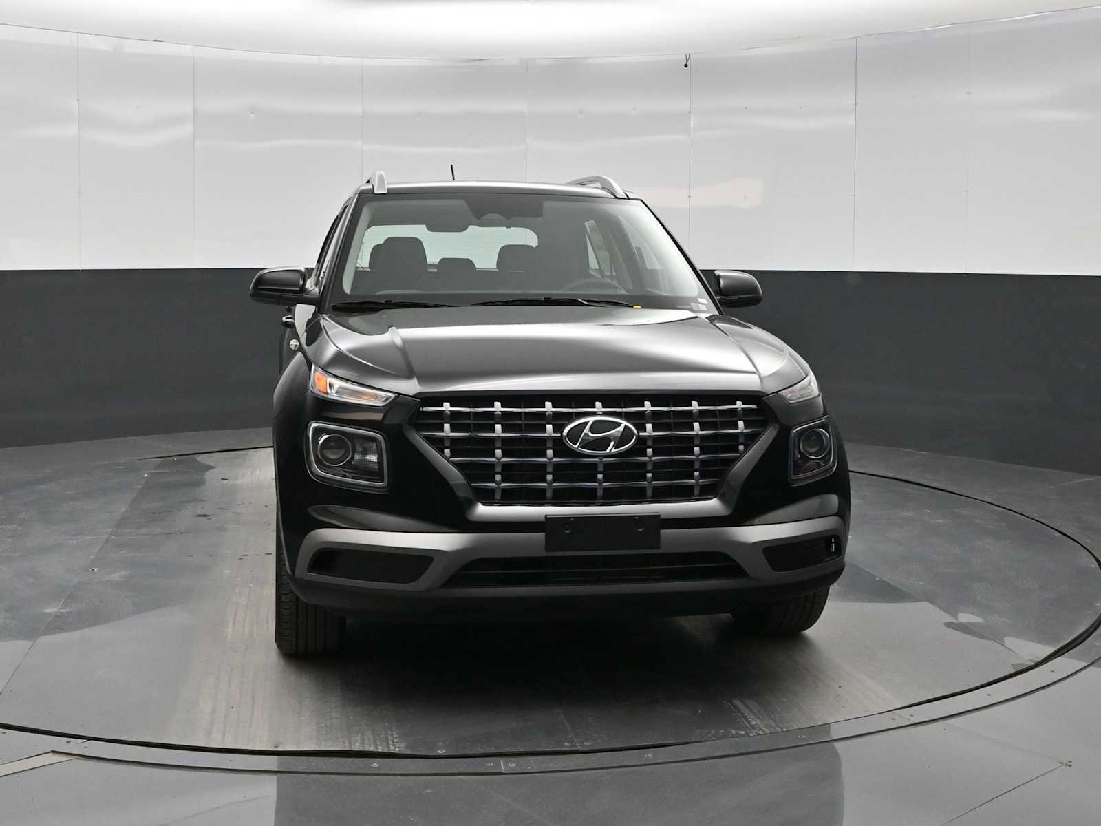 New 2026 Hyundai Venue SEL FWD image 2