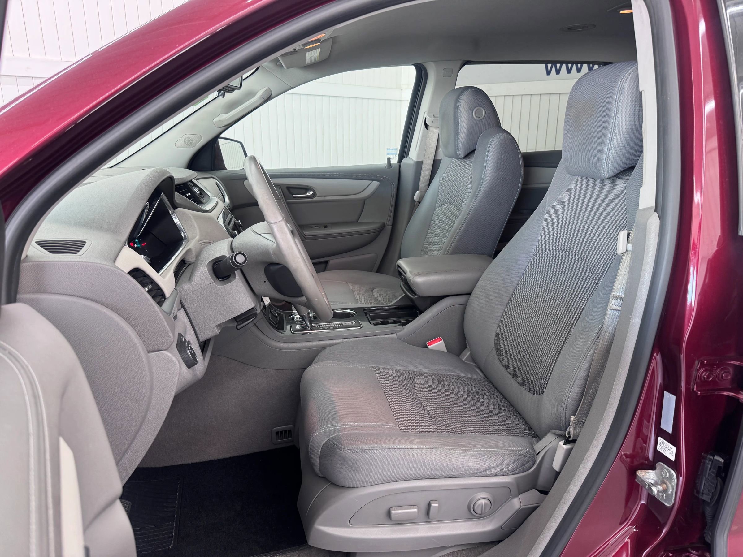 Used 2017 Chevrolet Traverse LT image 9