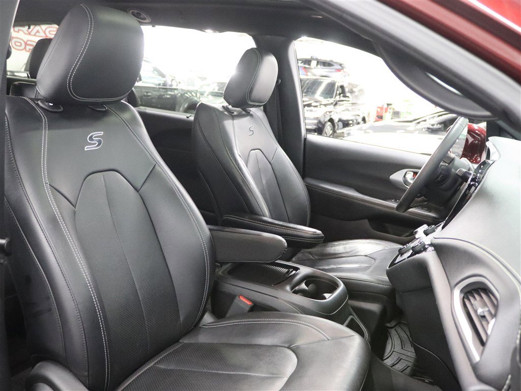 Used 2022 Chrysler Pacifica Touring-L w/ S Appearance Package image 15