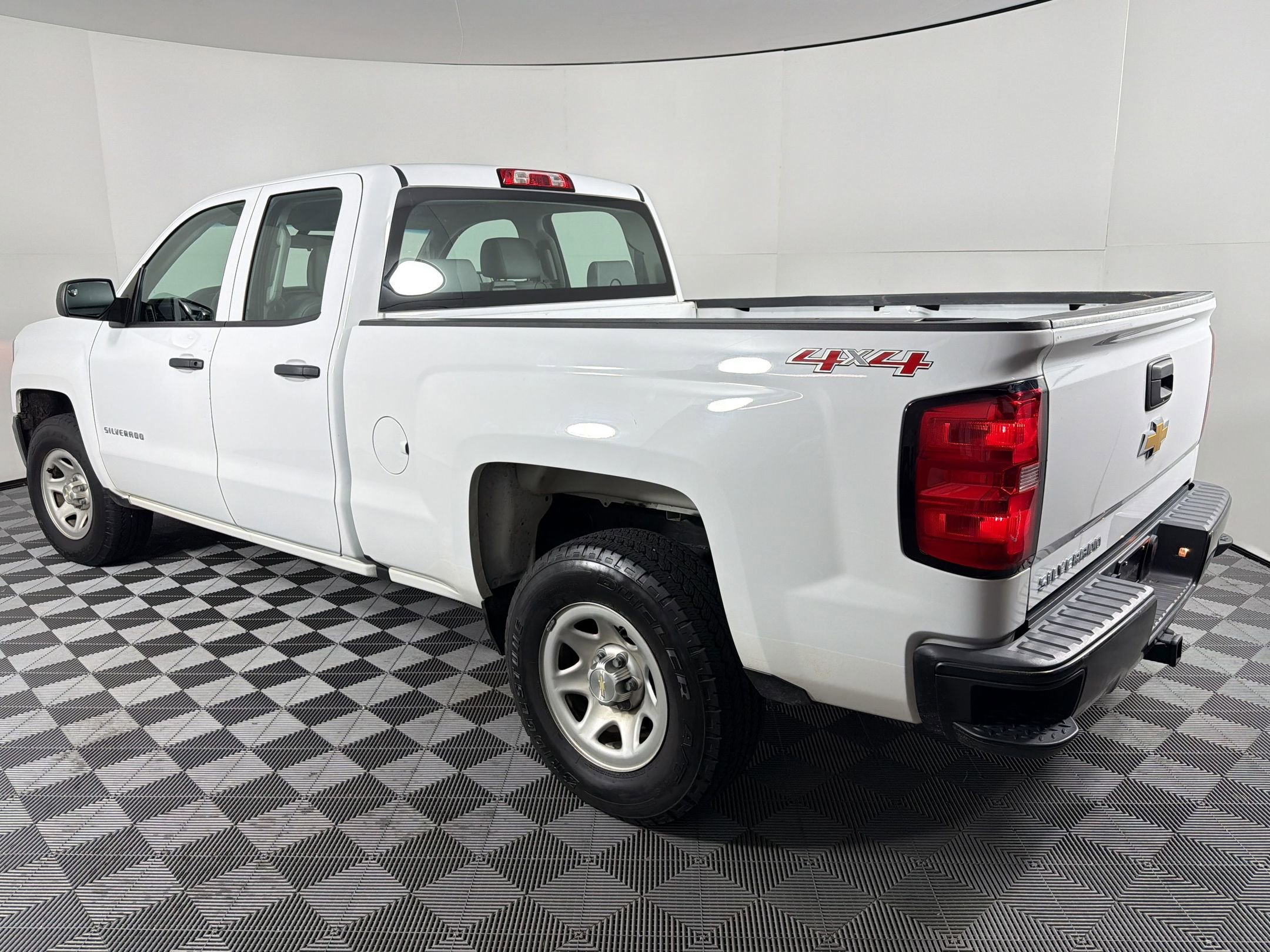 Used 2017 Chevrolet Silverado 1500 W/T w/ Trailering Package AWD/4WD image 3