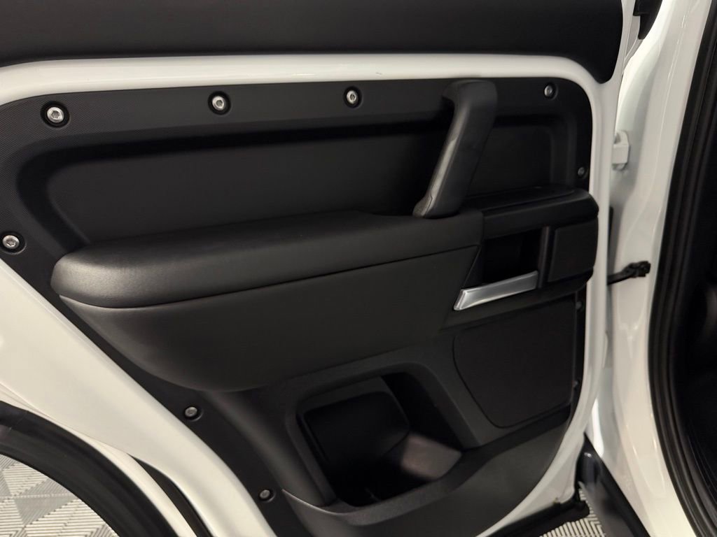Used 2025 Land Rover Defender 110 S image 27
