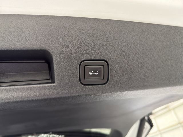 Used 2025 Buick Enclave Avenir w/ Super Cruise Package image 16