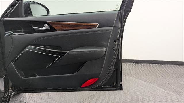 Used 2019 Kia Cadenza Premium image 22