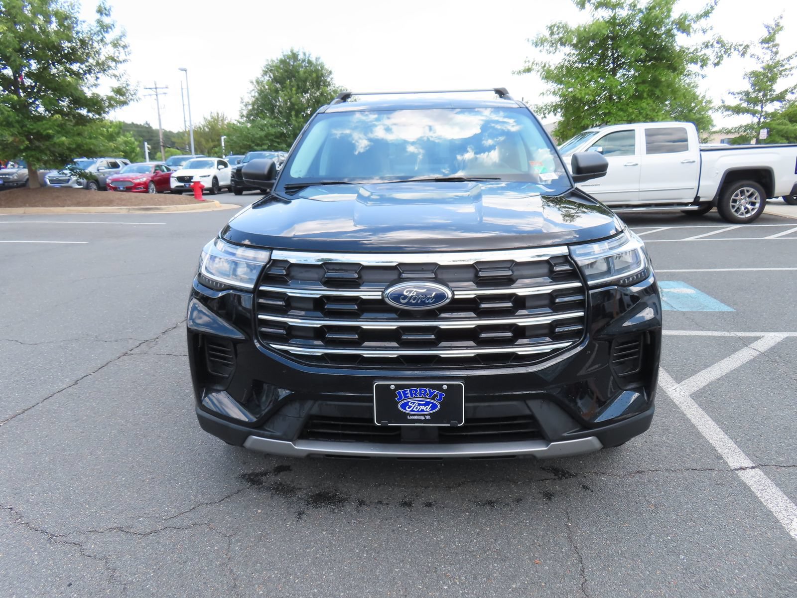 Certified 2025 Ford Explorer Active AWD/4WD image 2
