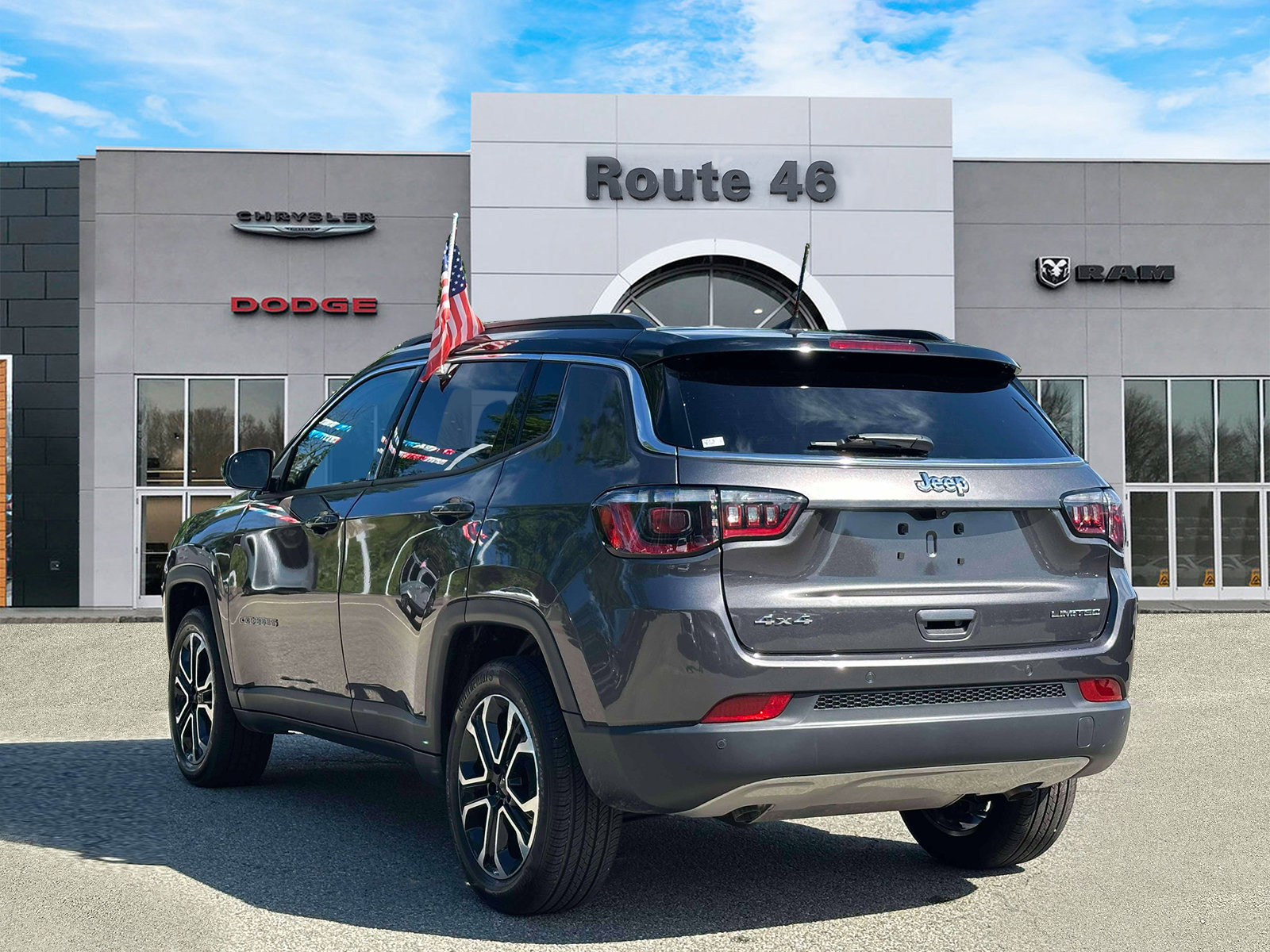 Used 2024 Jeep Compass Limited w/ Sun and Sound Group AWD/4WD image 4