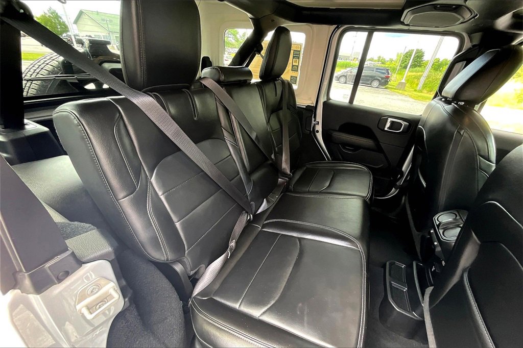Used 2023 Jeep Wrangler Unlimited Sahara image 16