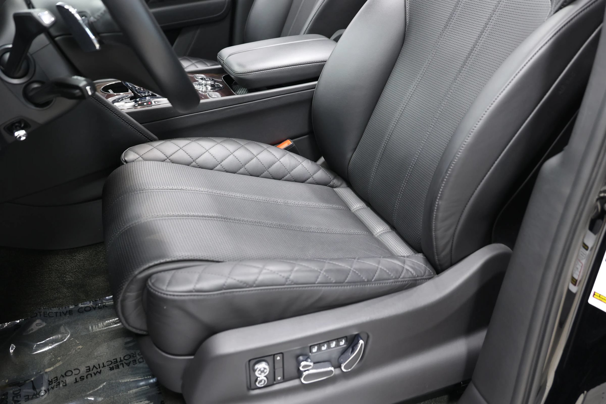 Used 2020 Bentley Bentayga Plug-In Hybrid AWD/4WD image 21