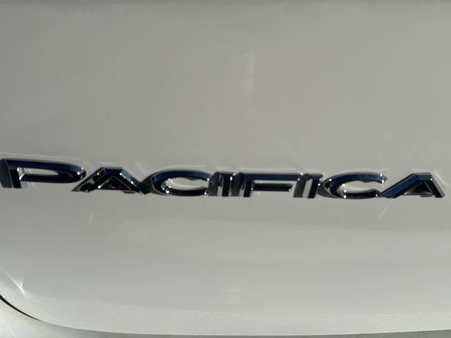 New 2026 Chrysler Pacifica Select FWD image 14