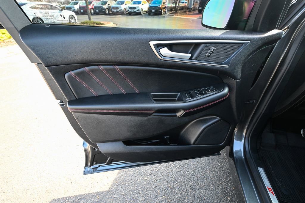 Used 2020 Ford Edge ST-Line w/ Cold Weather Package image 21