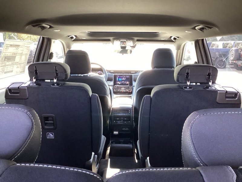 New 2025 Jeep Grand Cherokee L Laredo w/ Luxury Tech Group I image 15