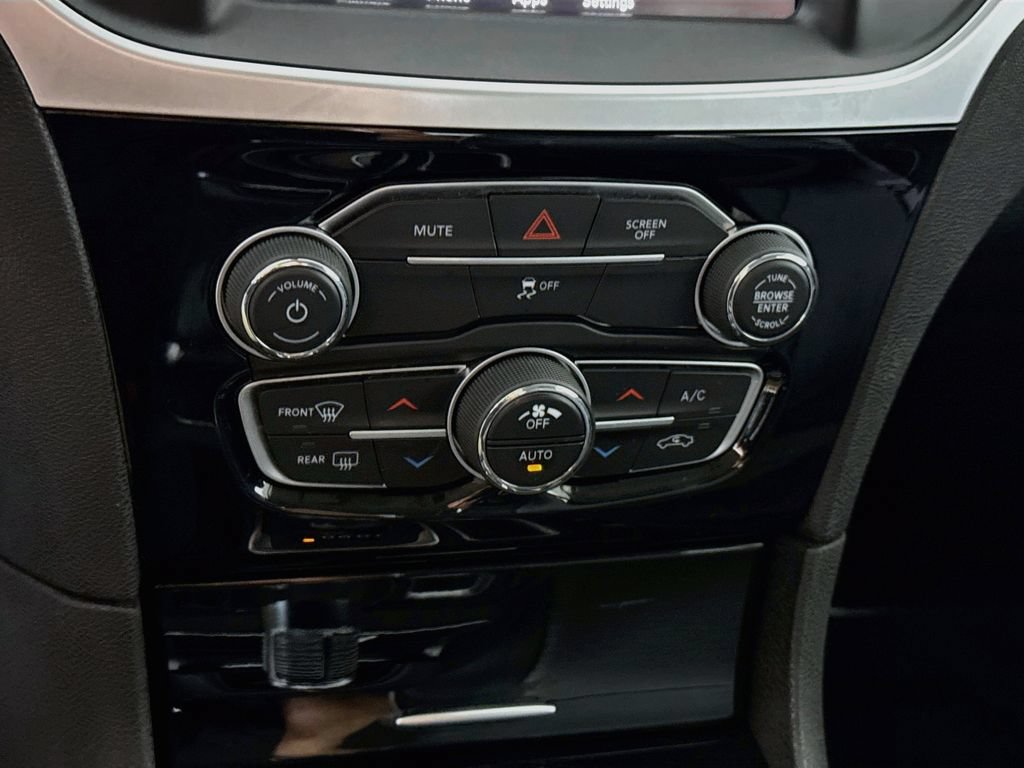 Used 2023 Chrysler 300 Touring w/ Sport Appearance Package RWD image 8