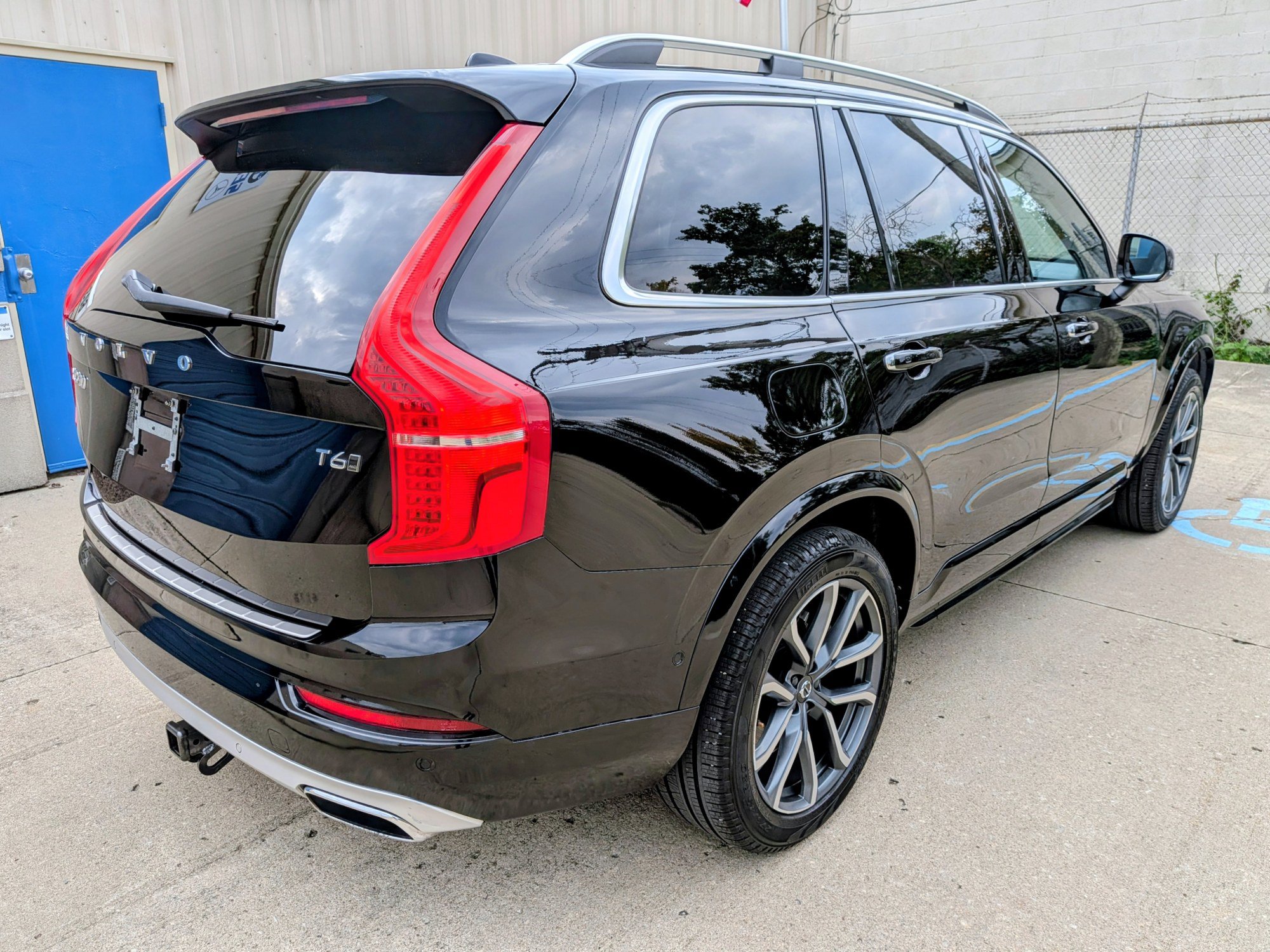 Used 2018 Volvo XC90 T6 Momentum w/ Convenience Package AWD/4WD image 15