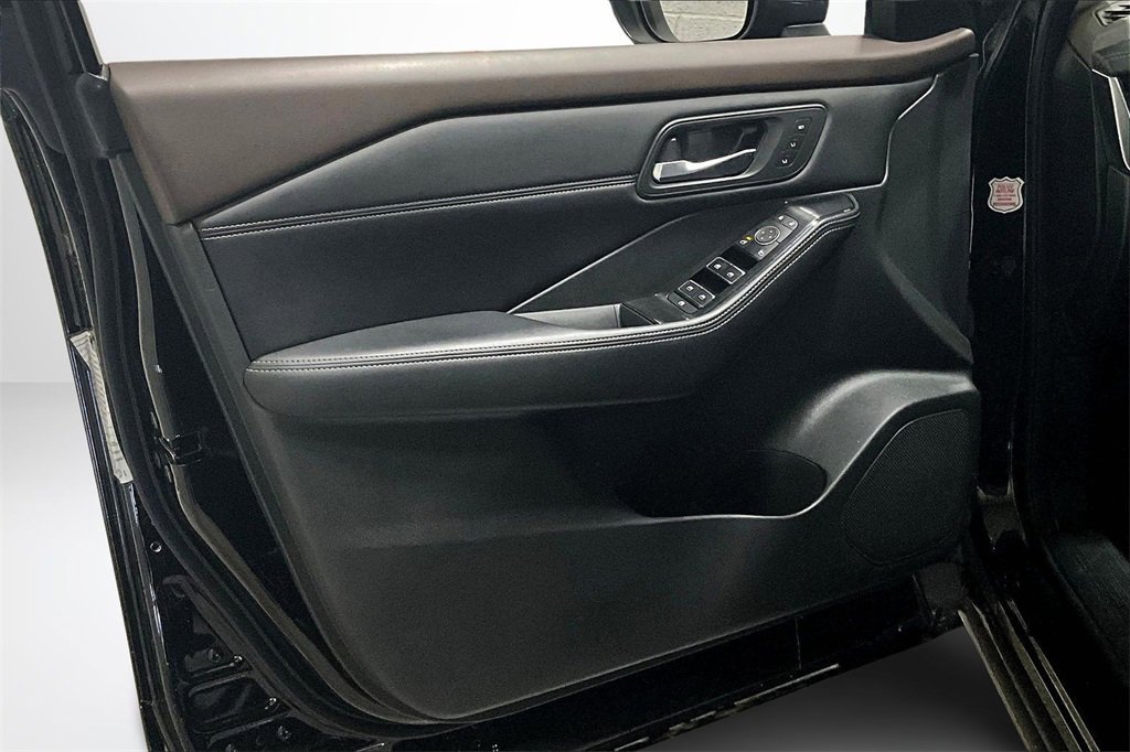 Used 2023 Nissan Rogue SL w/ SL Premium Package image 20