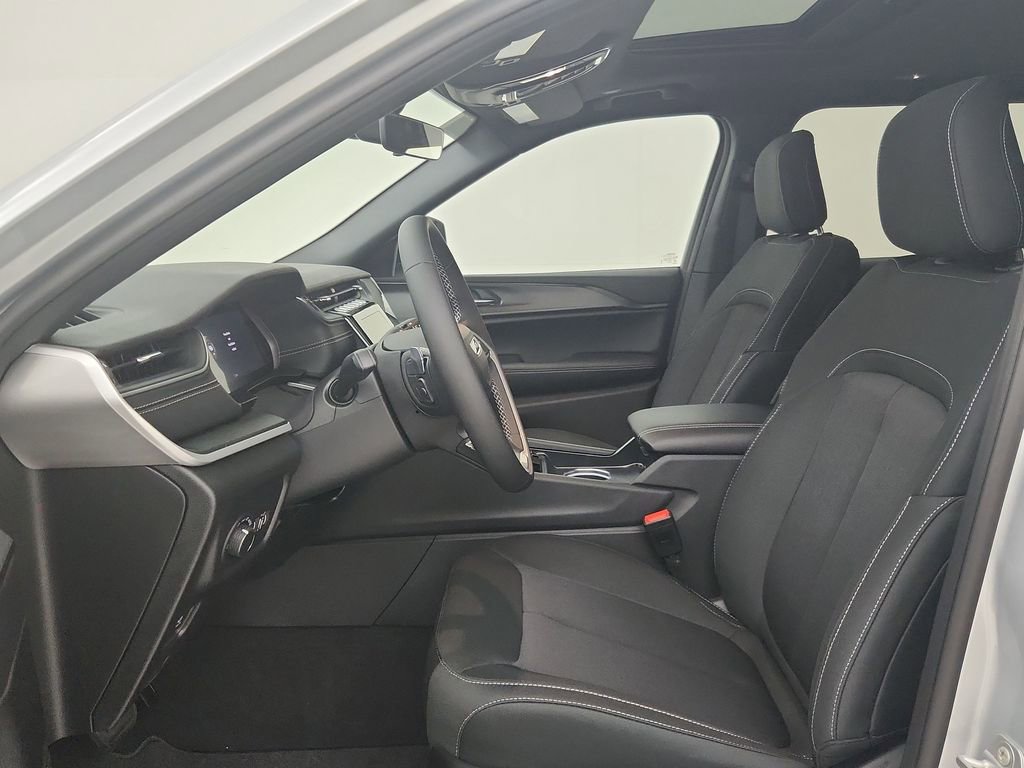 New 2025 Jeep Grand Cherokee L Laredo image 19