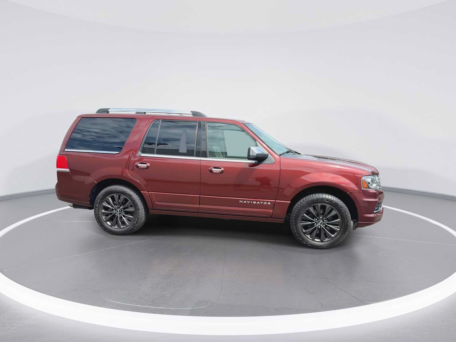 Used 2015 Lincoln Navigator 4WD image 9