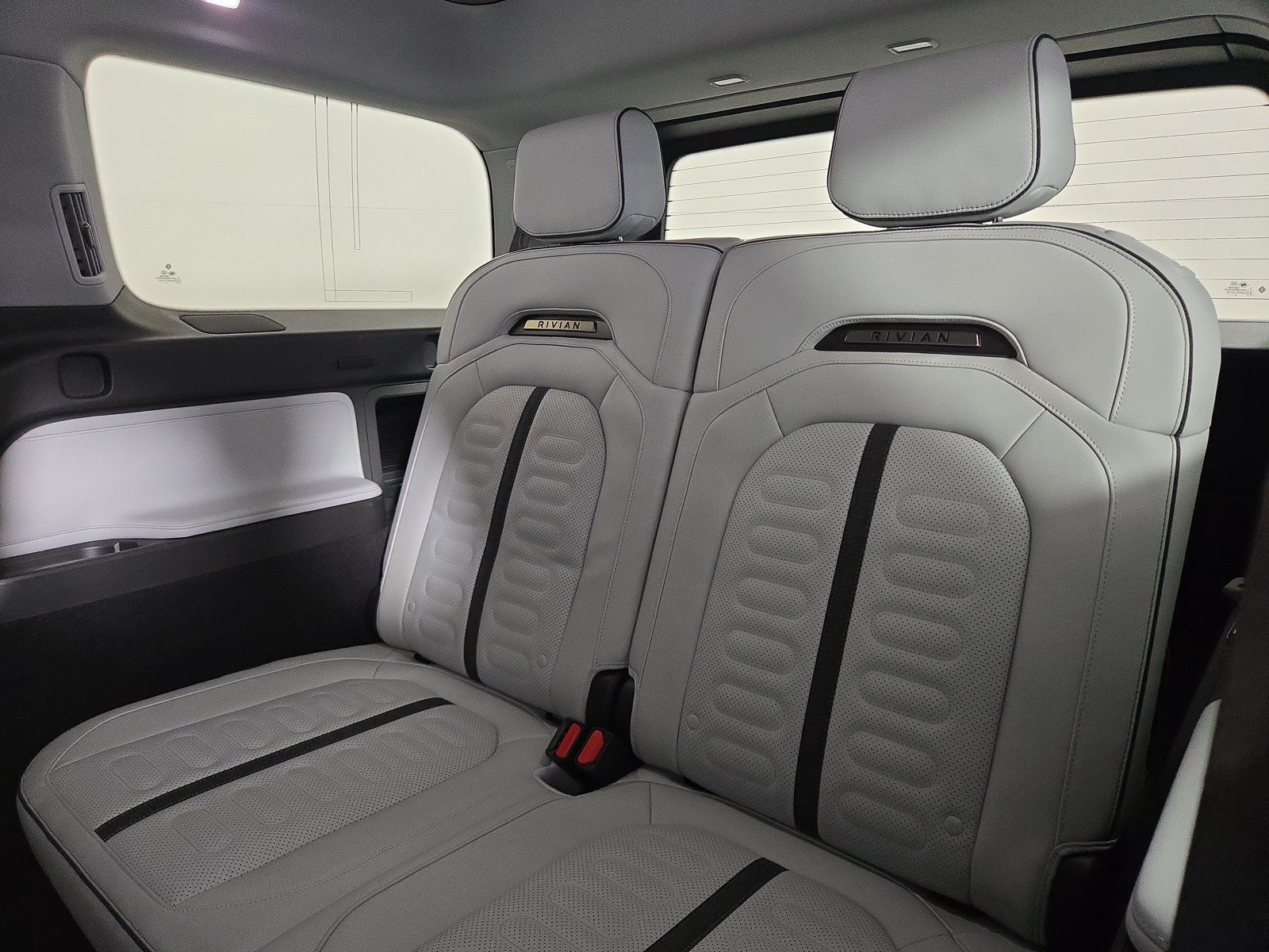Used 2025 Rivian R1S Adventure AWD/4WD image 22