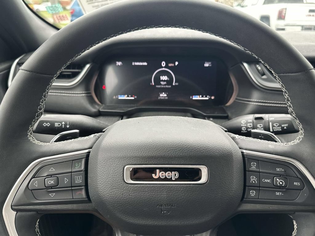 Used 2023 Jeep Grand Cherokee Altitude AWD/4WD image 17