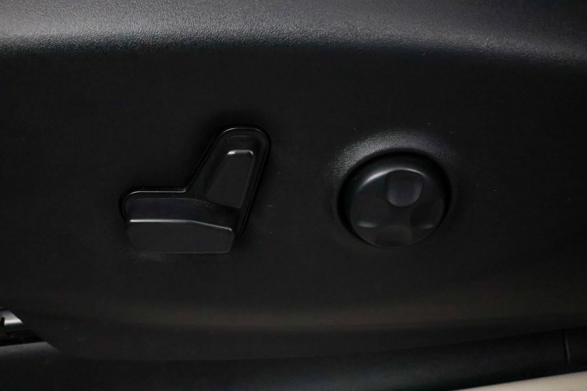 Used 2023 Chrysler Pacifica Touring-L FWD image 6