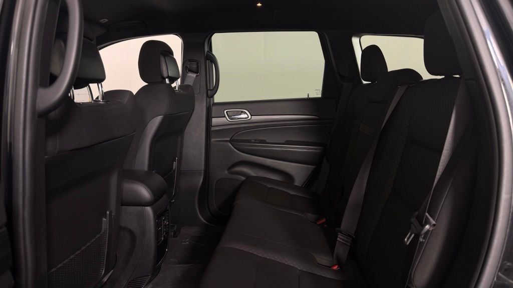Used 2021 Jeep Grand Cherokee Laredo AWD/4WD image 27