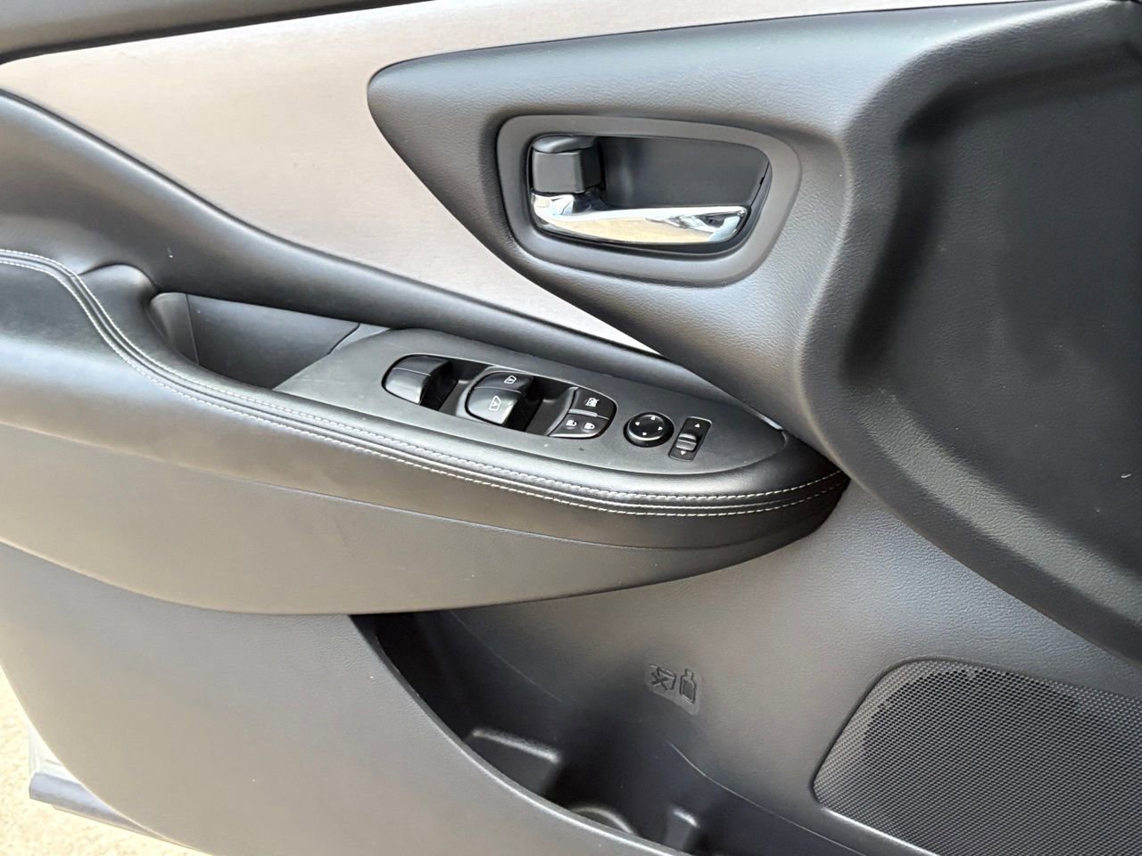 Used 2023 Nissan Murano SV image 31