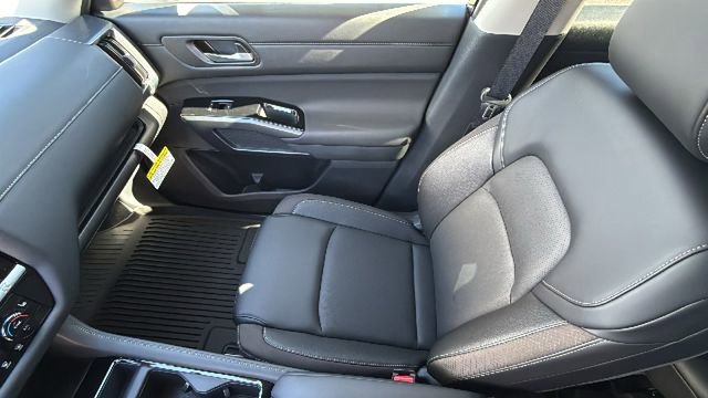 New 2026 Nissan Pathfinder SL image 12