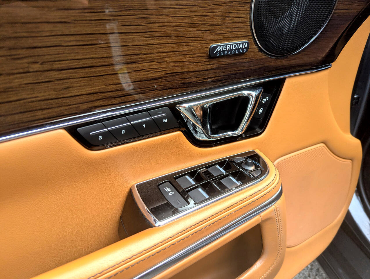 Used 2017 Jaguar XJ L Supercharged image 12