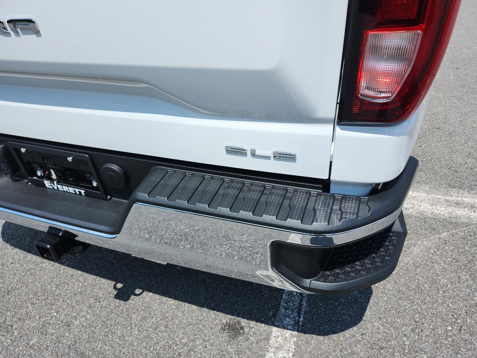 New 2026 GMC Sierra 1500 SLE image 4