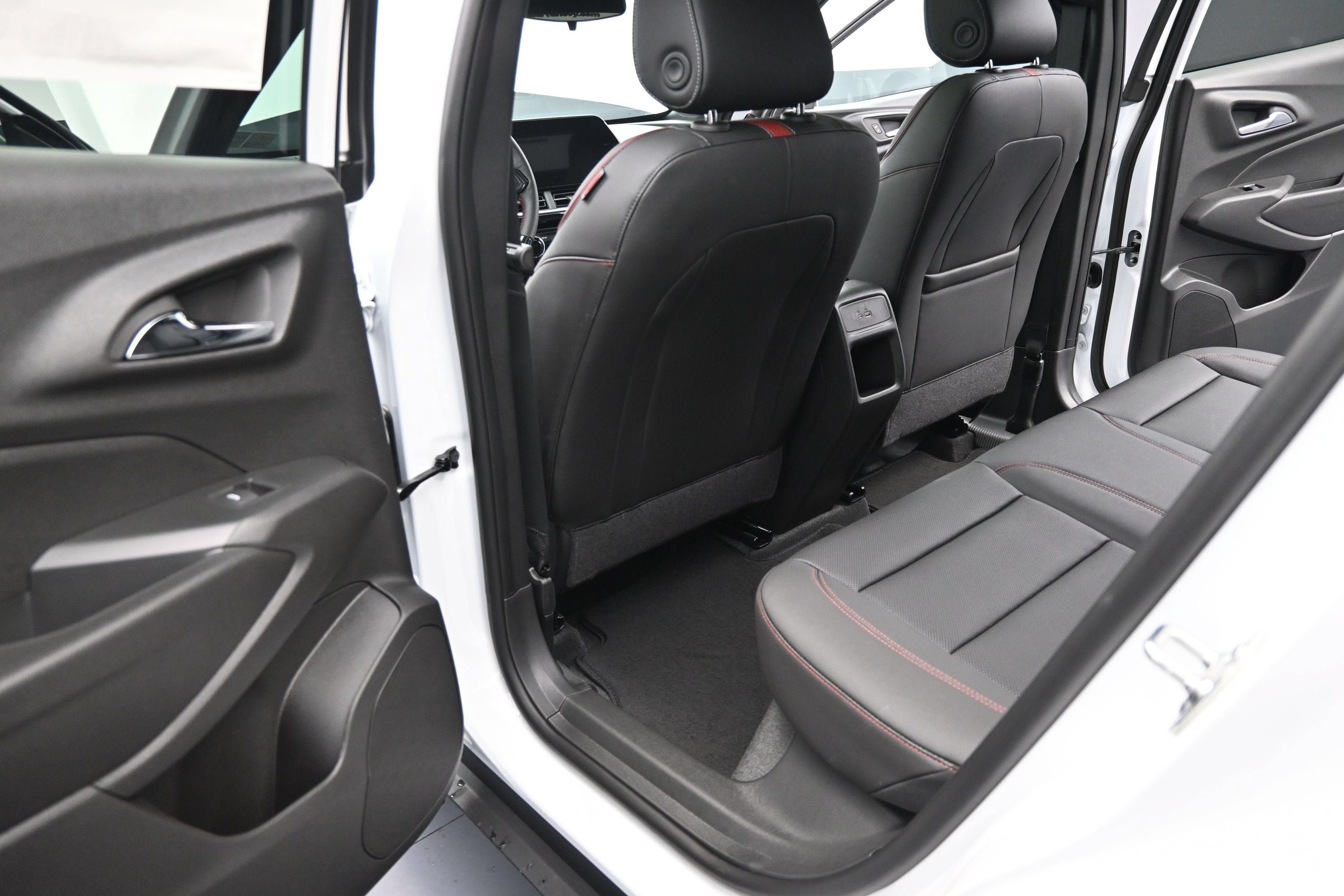 New 2026 Chevrolet Trax RS w/ Sunroof Package FWD image 34