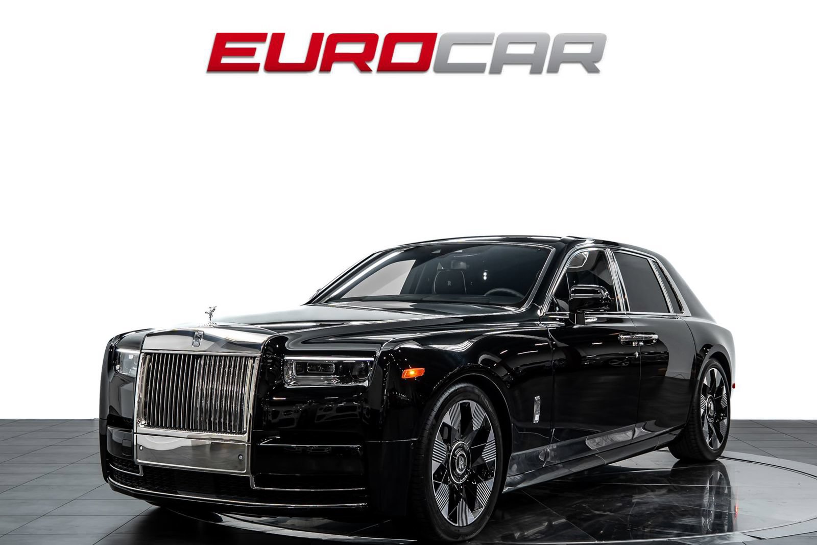 Used 2024 Rolls-Royce Phantom Sedan w/ The Phantom Package RWD image 1