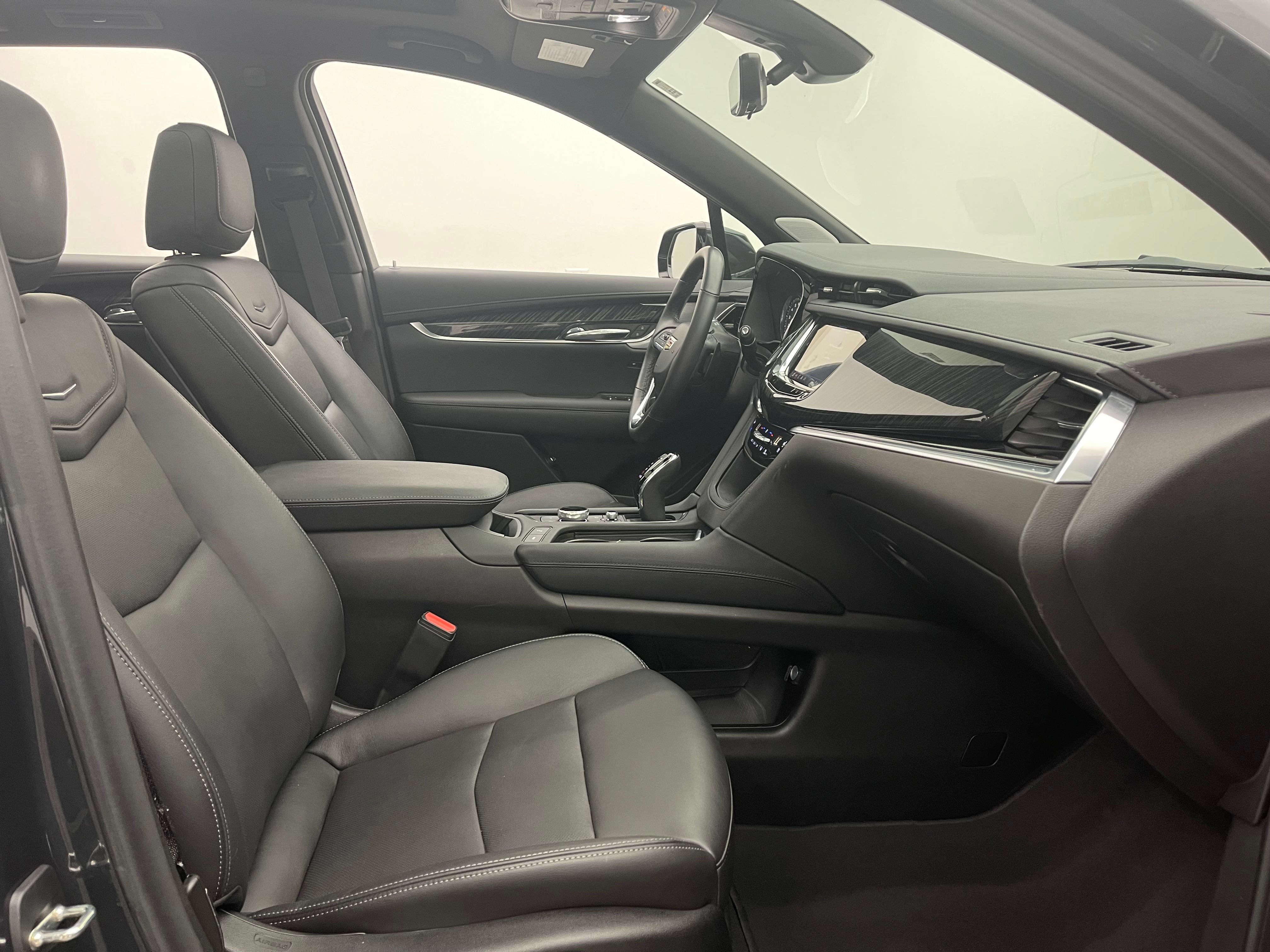 Used 2023 Cadillac XT6 Premium Luxury w/ Technology Package AWD/4WD image 39