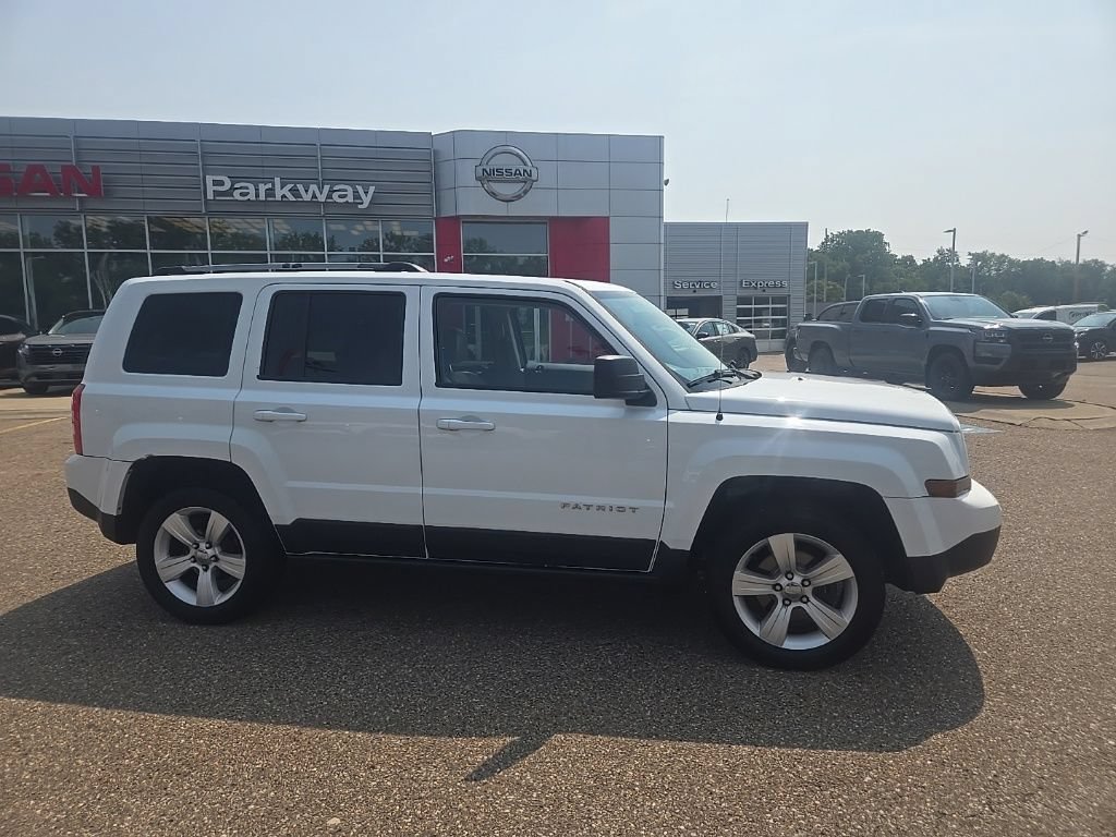 Used 2014 Jeep Patriot Limited w/ Sun/Sound Group AWD/4WD image 8