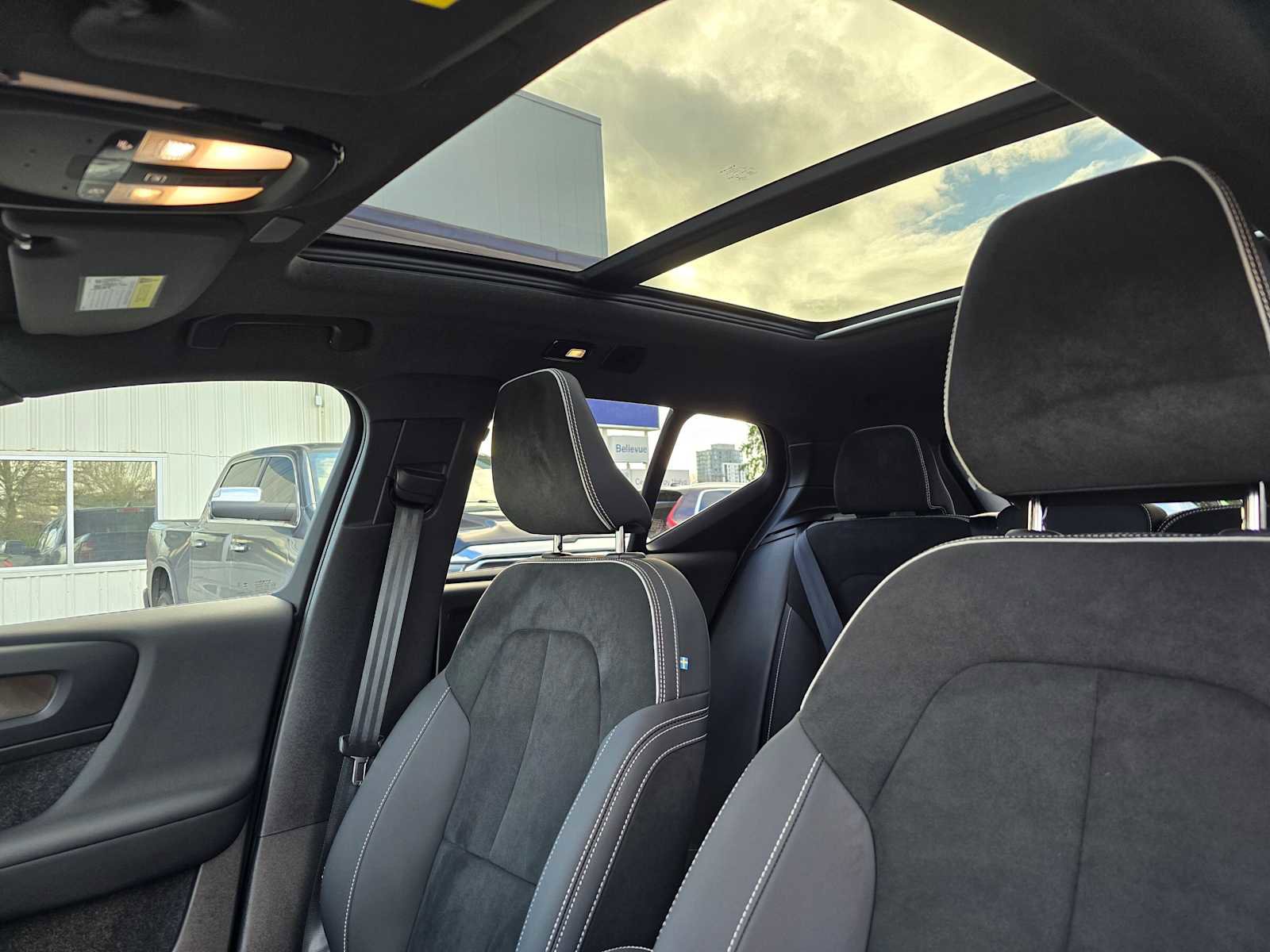 Used 2023 Volvo XC40 Recharge Ultimate w/ Protection Package Premier image 21