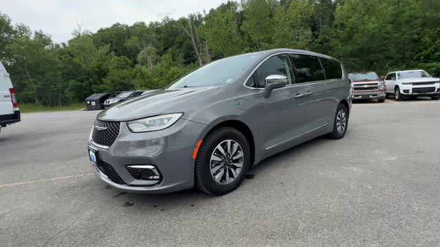 Used 2022 Chrysler Pacifica Limited FWD image 4