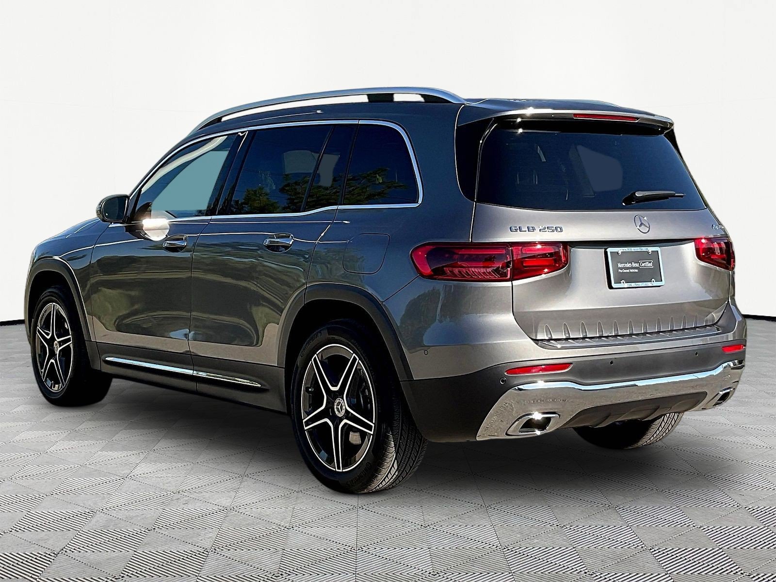 Certified 2026 Mercedes-Benz GLB 250 4MATIC image 4