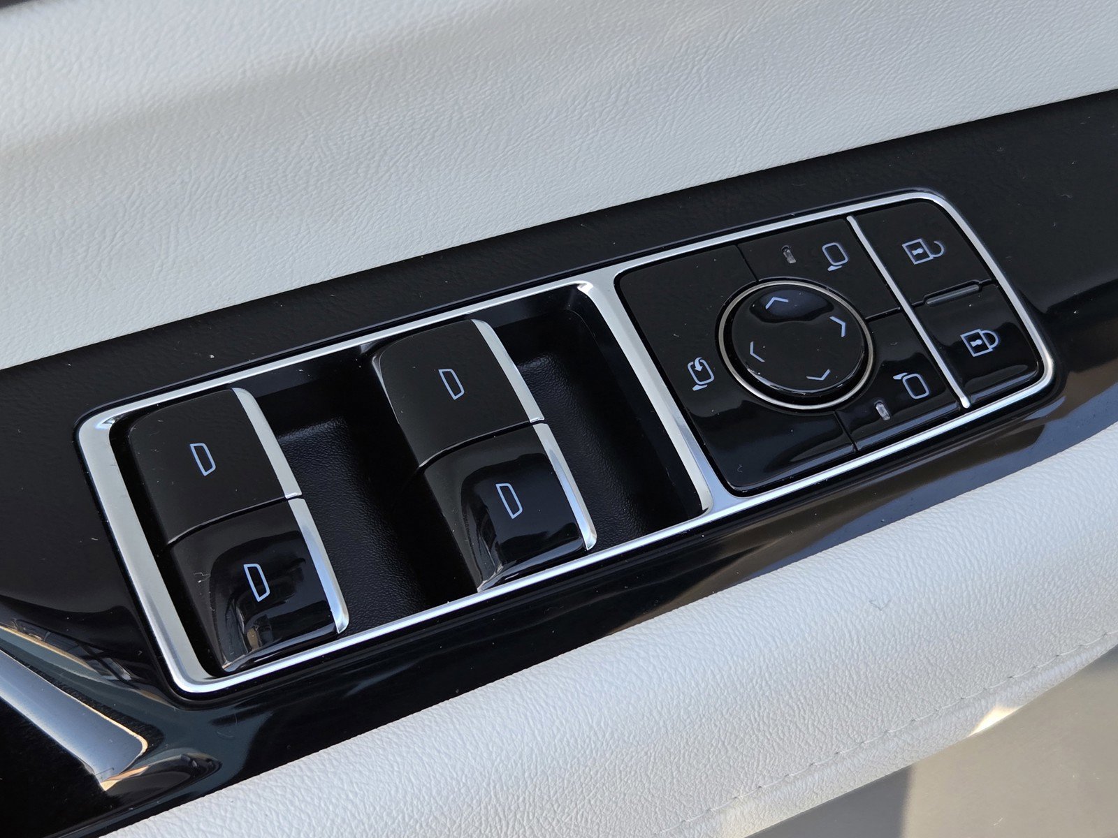 Used 2026 Cadillac Vistiq Sport image 16