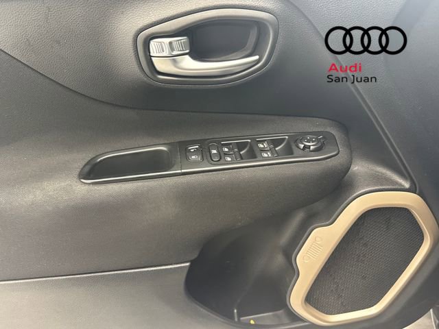 Used 2017 Jeep Renegade Latitude image 29