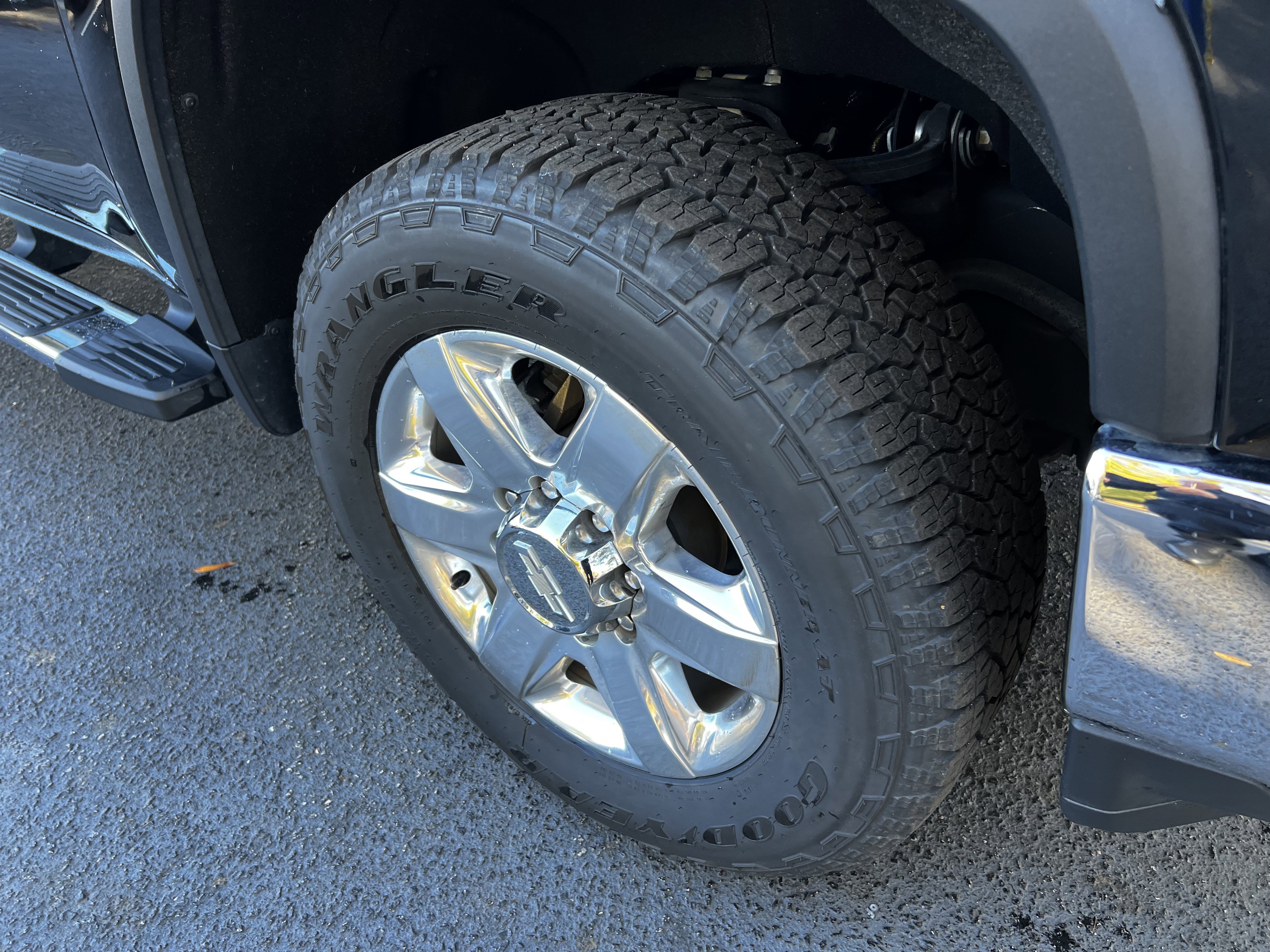 Used 2020 Chevrolet Silverado 2500 LTZ w/ LTZ Premium Package image 11