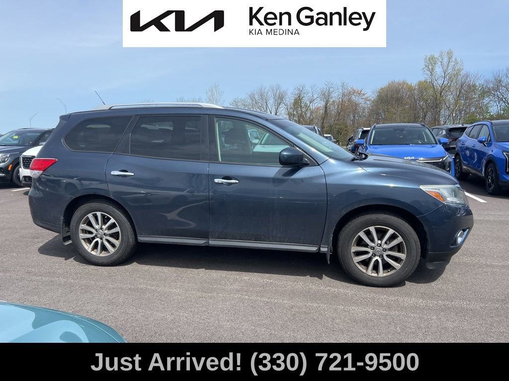 Used 2016 Nissan Pathfinder SV w/ Cargo Package AWD/4WD image 4