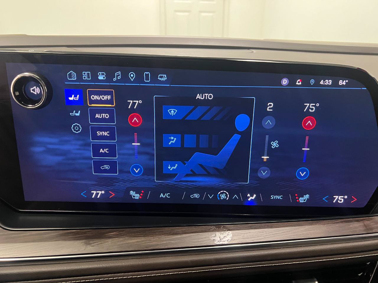 Used 2025 Chevrolet Suburban LT AWD/4WD image 56