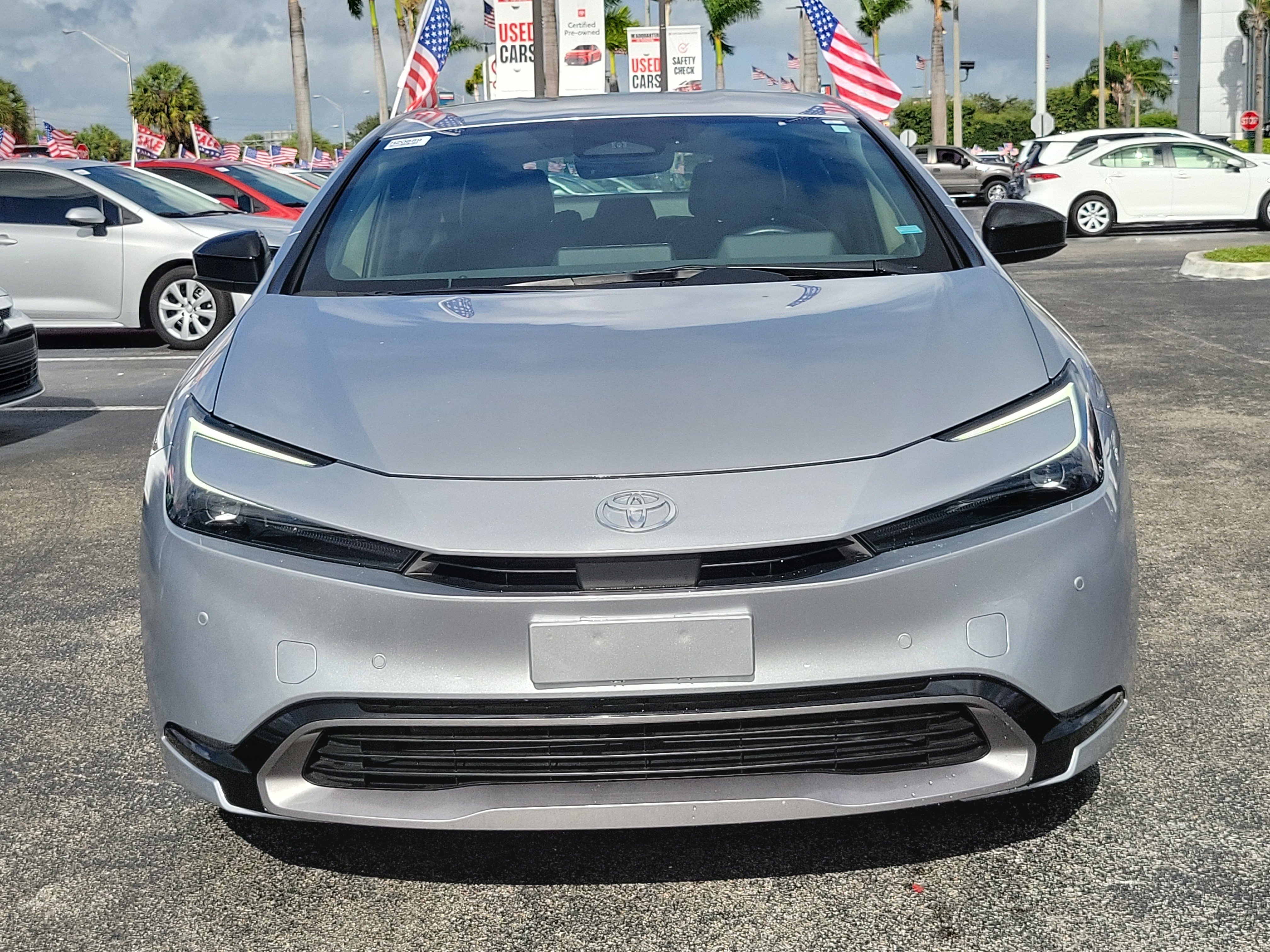 Used 2025 Toyota Prius XLE FWD image 4