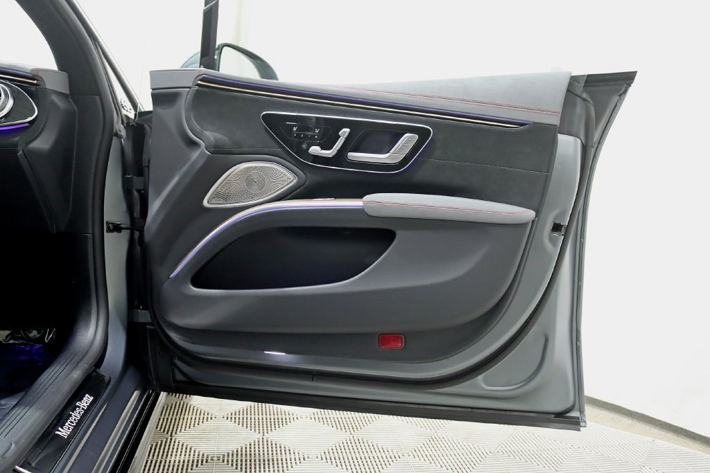 Used 2023 Mercedes-Benz EQS 580 4MATIC Sedan image 36