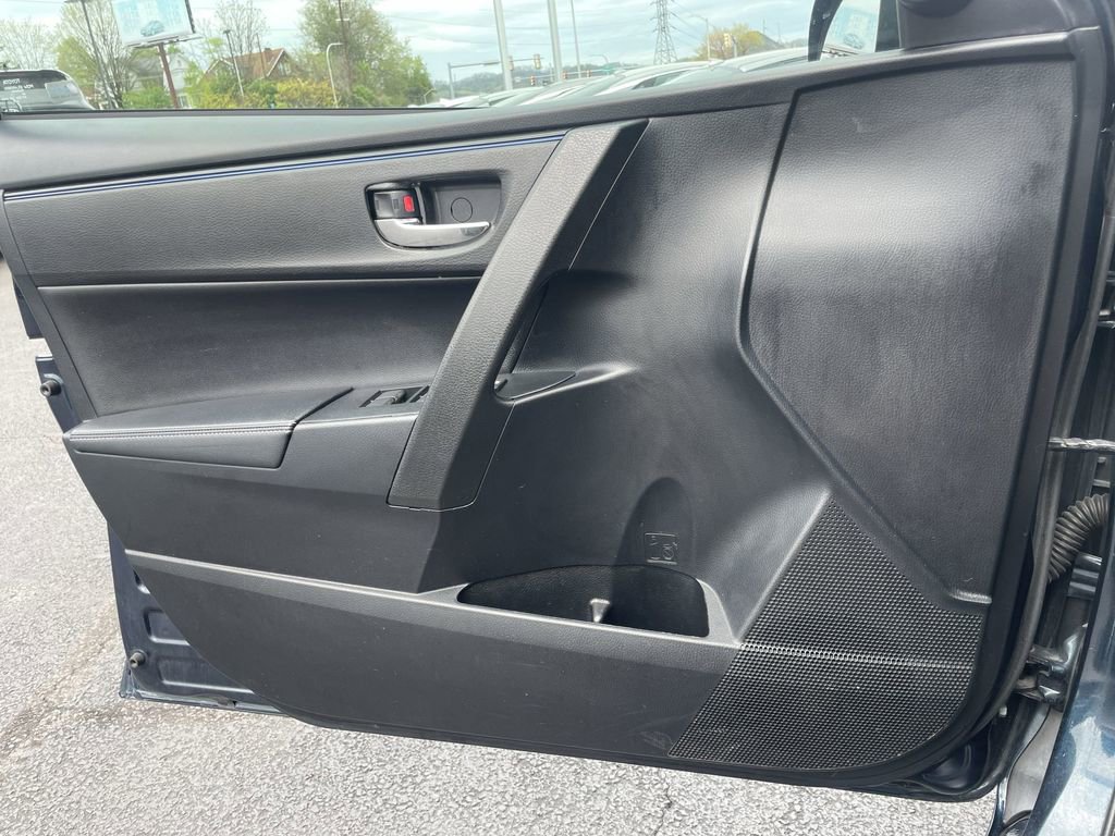 Used 2018 Toyota Corolla SE w/ Carpet Mat Package (TMS) FWD image 19