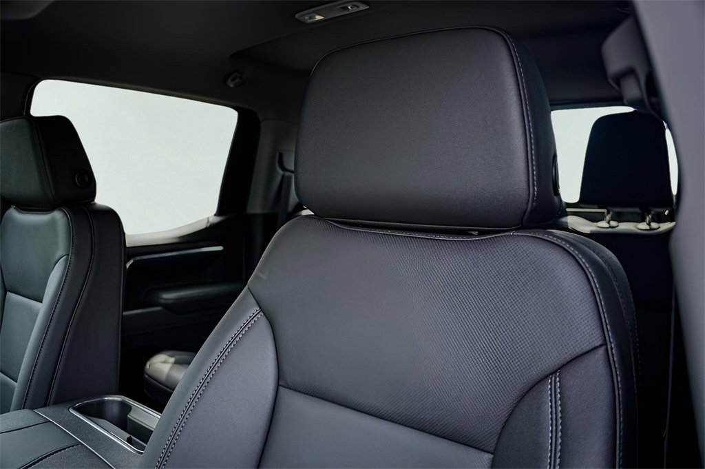 New 2026 GMC Sierra 1500 SLT image 11