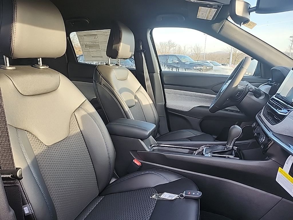 New 2026 Jeep Compass Latitude image 11