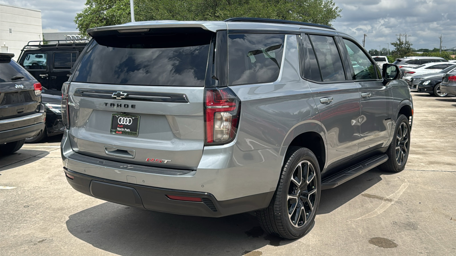 Used 2023 Chevrolet Tahoe RST w/ Luxury Package AWD/4WD image 7