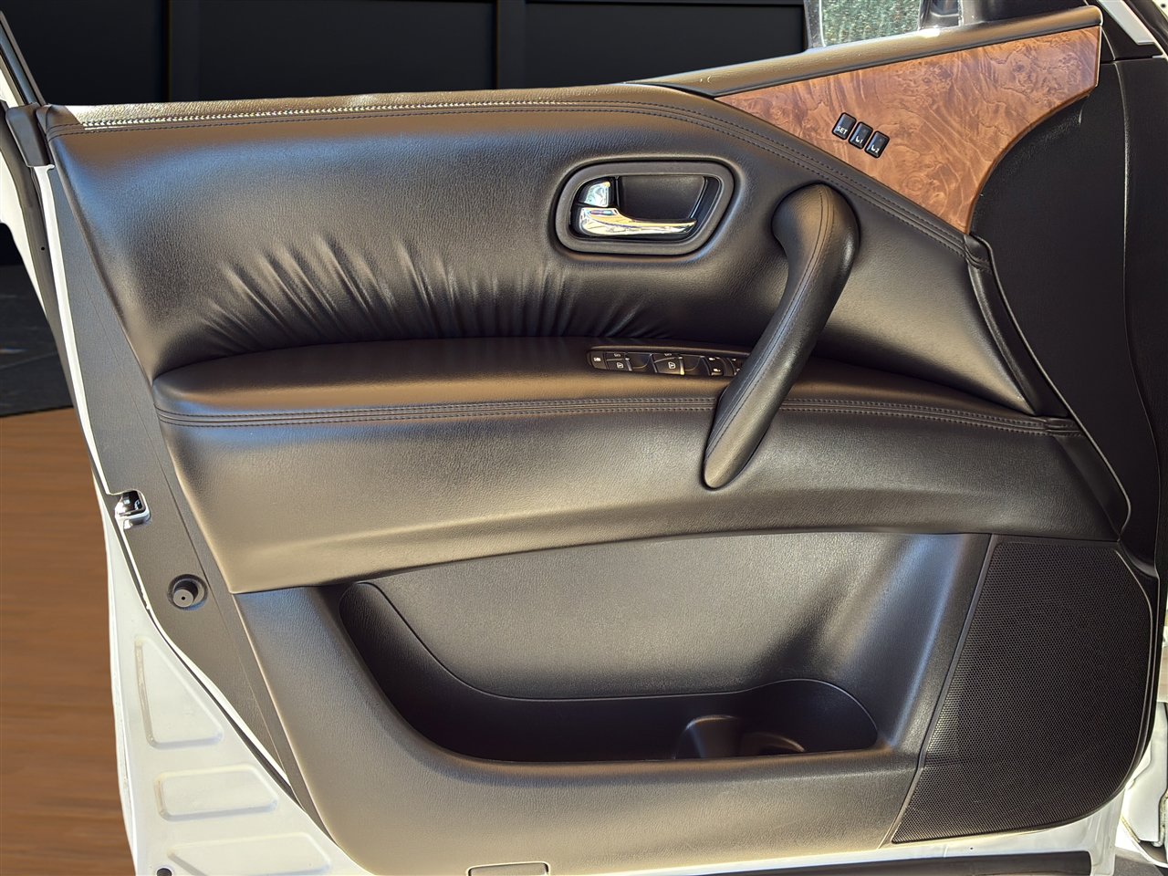 Used 2021 Nissan Armada SL w/ Captain's Chairs Package image 22