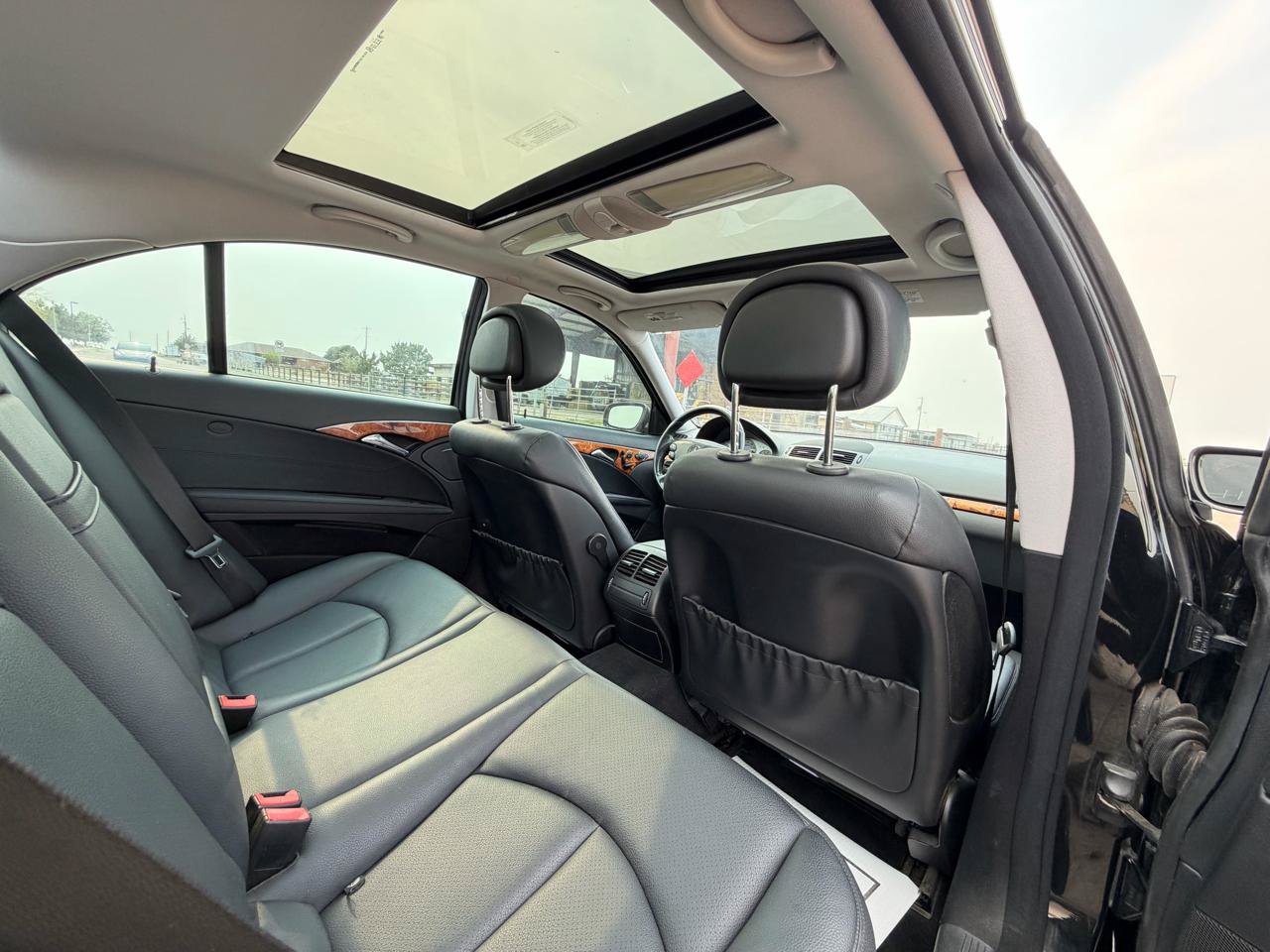 Used 2009 Mercedes-Benz E 350 4MATIC Sedan image 19