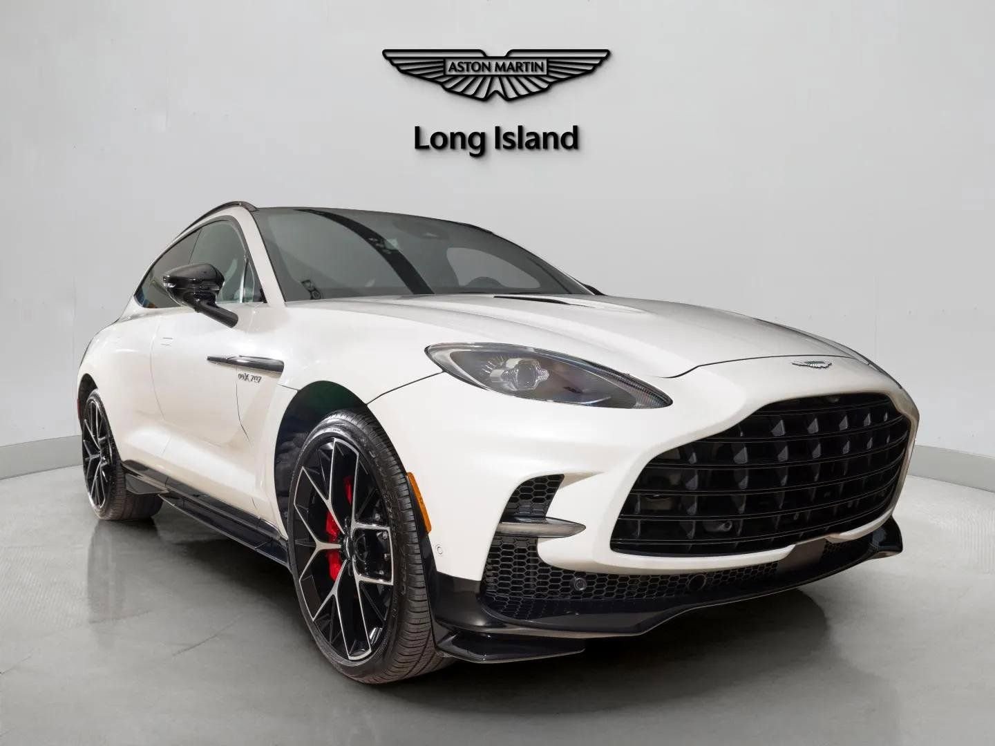 Used 2025 Aston Martin DBX 707 image 3