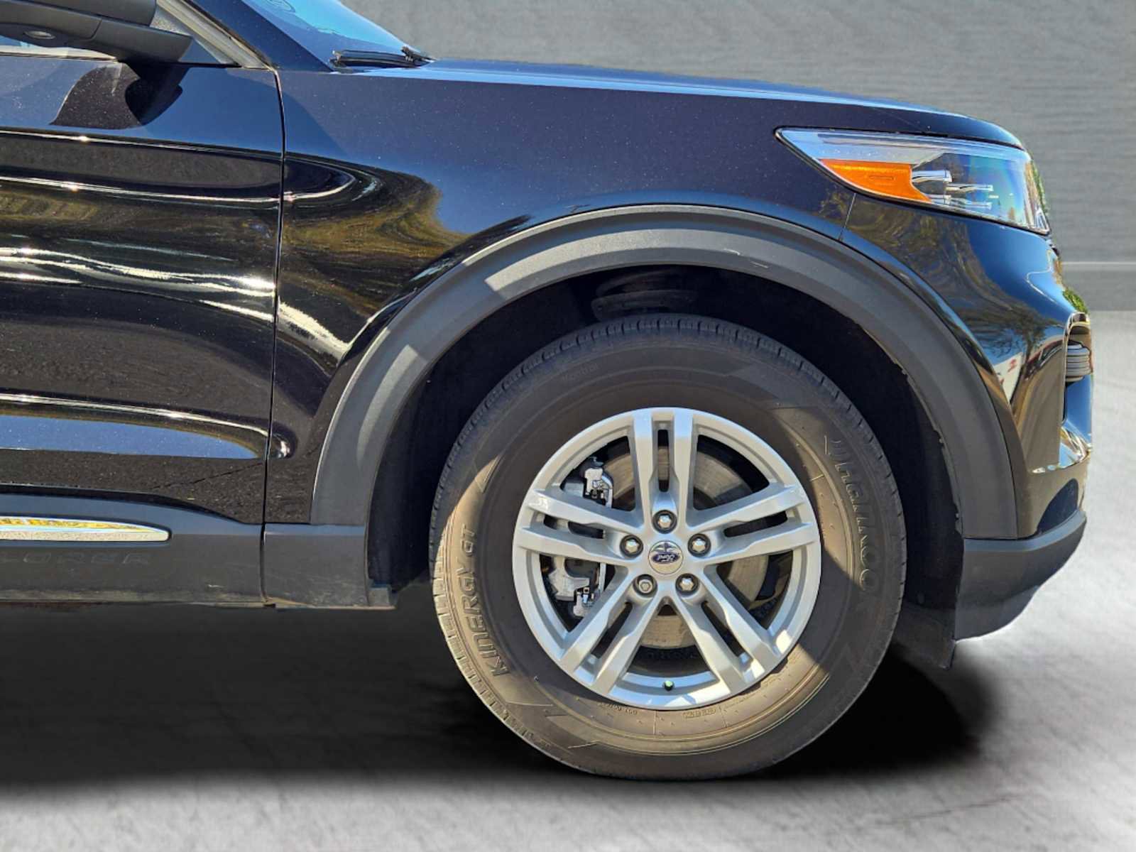 Used 2024 Ford Explorer XLT image 30