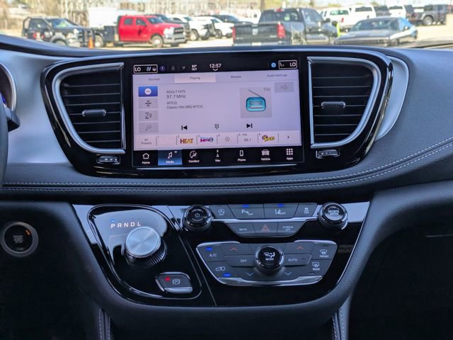 New 2026 Chrysler Pacifica Limited image 21